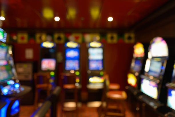 Bonus round activation with free spins and multiplier display